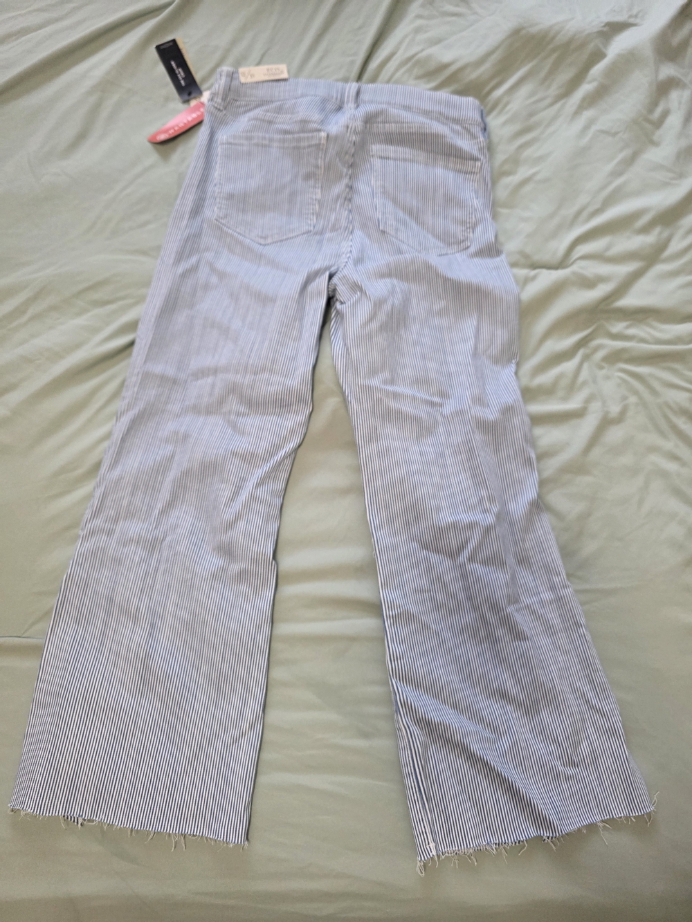 NWT Liverpool Los Angeles Gia Glider Crop Flare Jeans Twisted Seam Stripe 12/31 - Picture 6 of 6